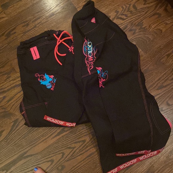 Brand new women’s GI in black with pink & blue accents Size F5 martial arts BJJ - Picture 3 of 13
